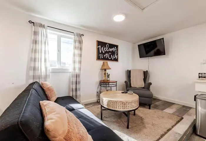Apartment Brews, Bites, & Pines - Your Downtown Flagstaff